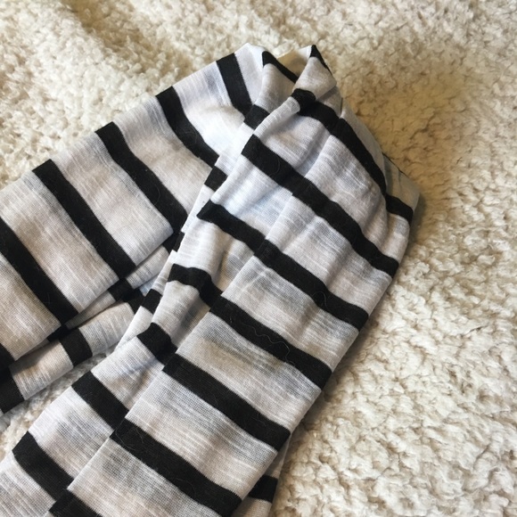 Kids black and white striped infinity scarf - Picture 2 of 4